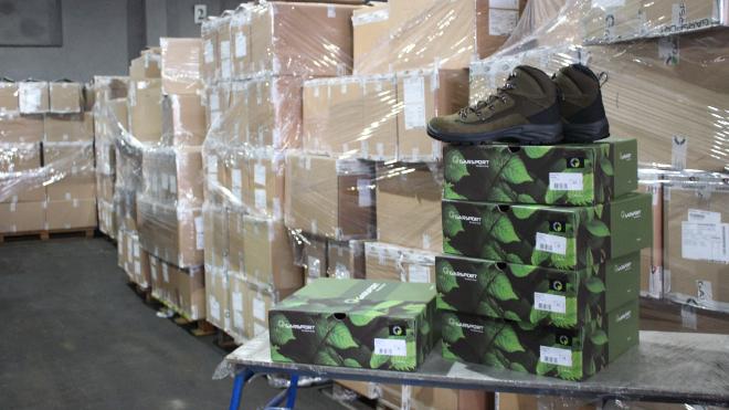 На таможне в Петербурге не пропустили почти тонну незадекларированной обуви из Турции